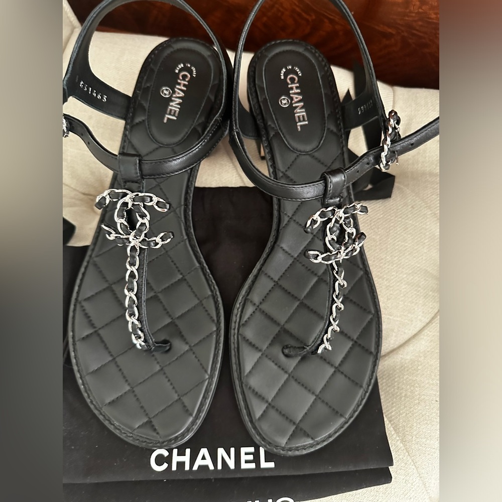 New Authentic - Chanel black thong sandal size EU40